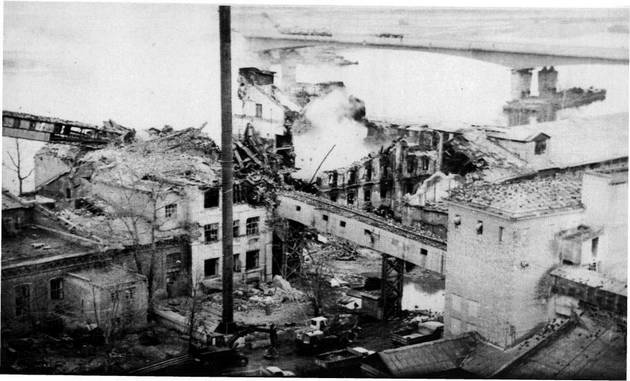 Наслідки вибуху борошняного та зернового пилу на млинокомбінаті у Твері (Росія) у 1981 році. Загинуло 10 працівників